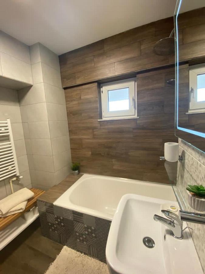 בראליה Aparthotel Claudia -Self Check-In מראה חיצוני תמונה